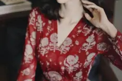 中年演员塌房天花板带亲闺女当出轨遮羞布